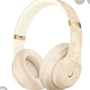 NIB Beats Wireless Studio 3  Headphones CAMO collection